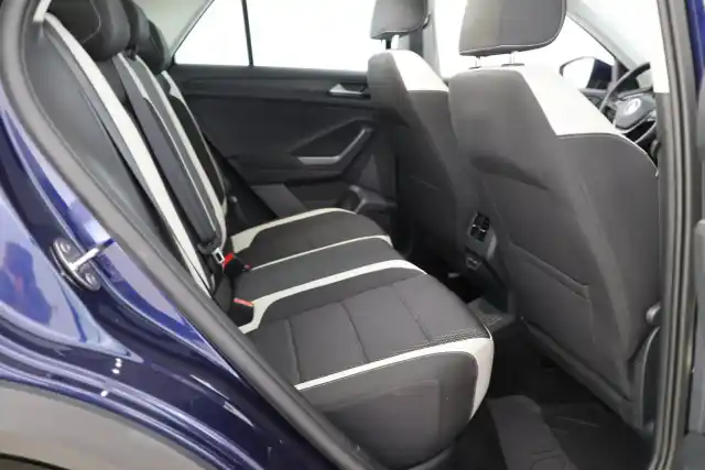 Sininen Maastoauto, Volkswagen T-Roc – GOH-551