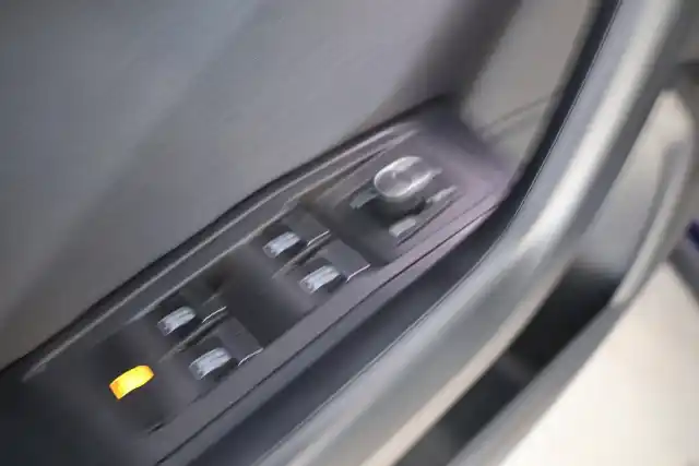 Sininen Maastoauto, Volkswagen T-Roc – GOH-551