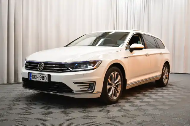 Valkoinen Farmari, Volkswagen Passat – GOH-980