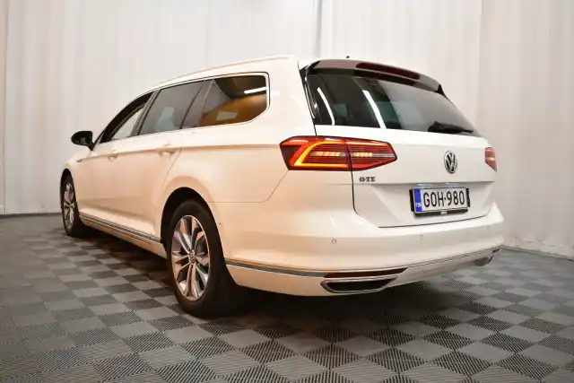 Valkoinen Farmari, Volkswagen Passat – GOH-980