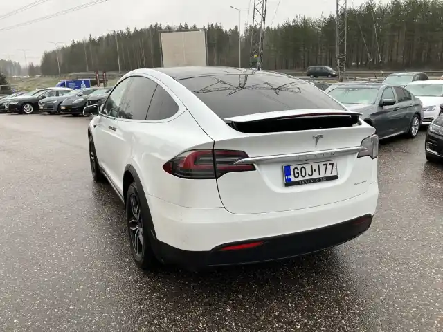 Valkoinen Tila-auto, Tesla Model X – GOJ-177