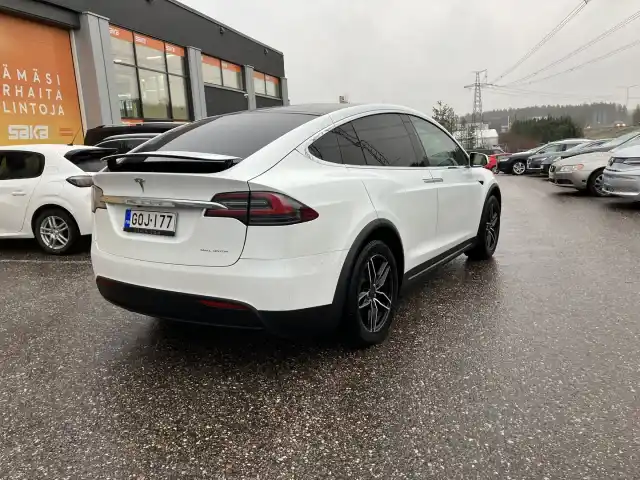 Valkoinen Tila-auto, Tesla Model X – GOJ-177