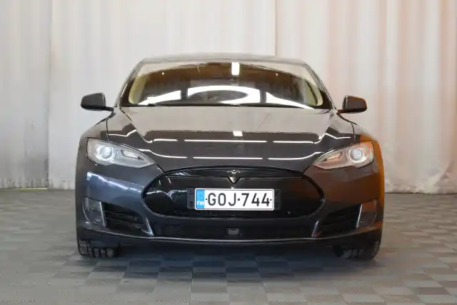 Harmaa Sedan, Tesla Model S – GOJ-744