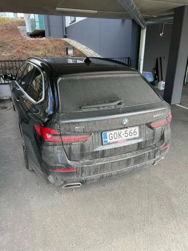 Musta Farmari, BMW 520 – GOK-566
