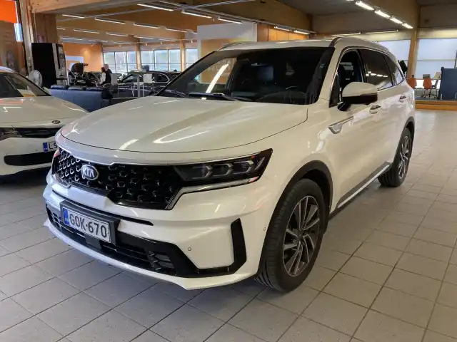 Valkoinen Maastoauto, Kia Sorento – GOK-670