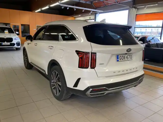 Valkoinen Maastoauto, Kia Sorento – GOK-670