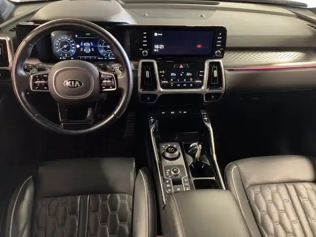 Valkoinen Maastoauto, Kia Sorento – GOK-670