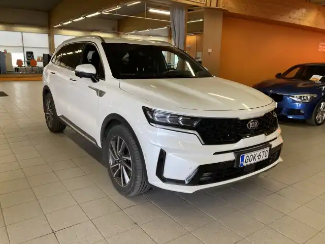Valkoinen Maastoauto, Kia Sorento – GOK-670