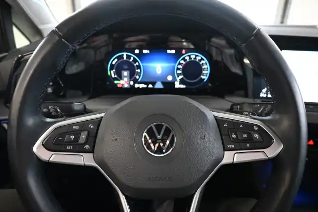 Sininen Viistoperä, Volkswagen Golf – GOM-675