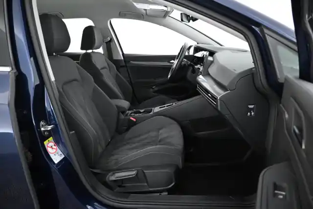 Sininen Viistoperä, Volkswagen Golf – GOM-675