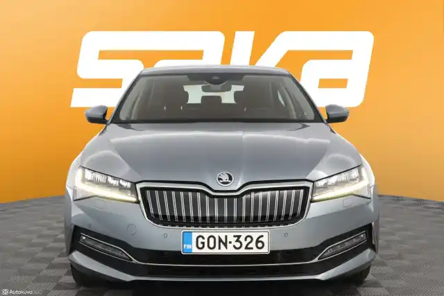Harmaa Sedan, Skoda Superb – GON-326