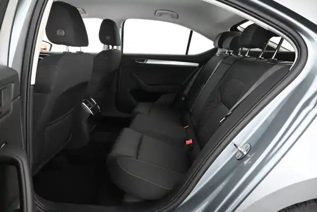 Harmaa Sedan, Skoda Superb – GON-326