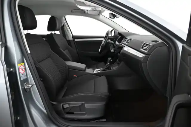Harmaa Sedan, Skoda Superb – GON-326