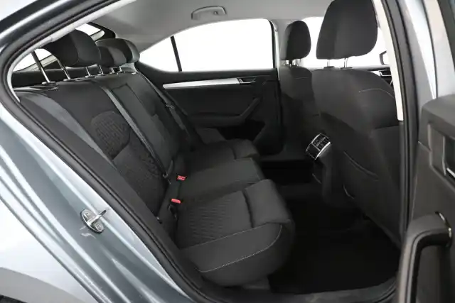 Harmaa Sedan, Skoda Superb – GON-326