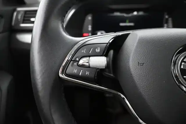 Harmaa Sedan, Skoda Superb – GON-326