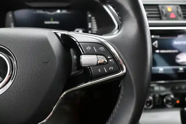 Harmaa Sedan, Skoda Superb – GON-326