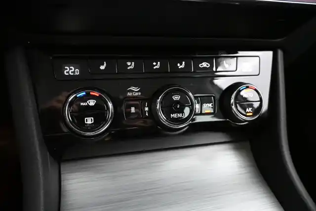Harmaa Sedan, Skoda Superb – GON-326