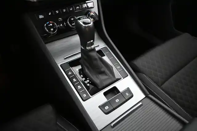 Harmaa Sedan, Skoda Superb – GON-326