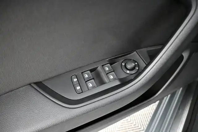 Harmaa Sedan, Skoda Superb – GON-326