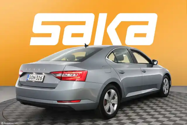 Harmaa Sedan, Skoda Superb – GON-326