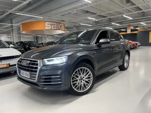 Harmaa Maastoauto, Audi Q5 – GOO-358