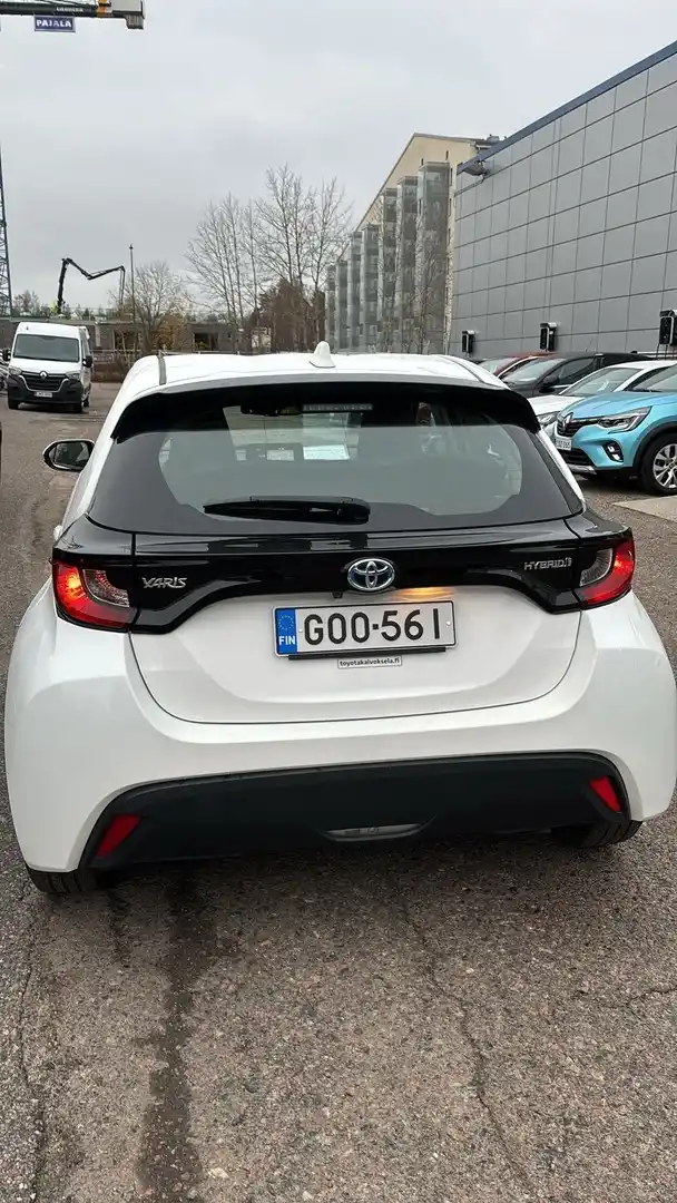 Valkoinen Viistoperä, Toyota Yaris – GOO-561