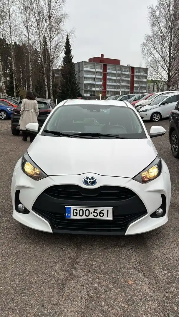 Valkoinen Viistoperä, Toyota Yaris – GOO-561