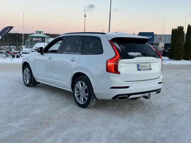 Valkoinen Maastoauto, Volvo XC90 – GOO-618