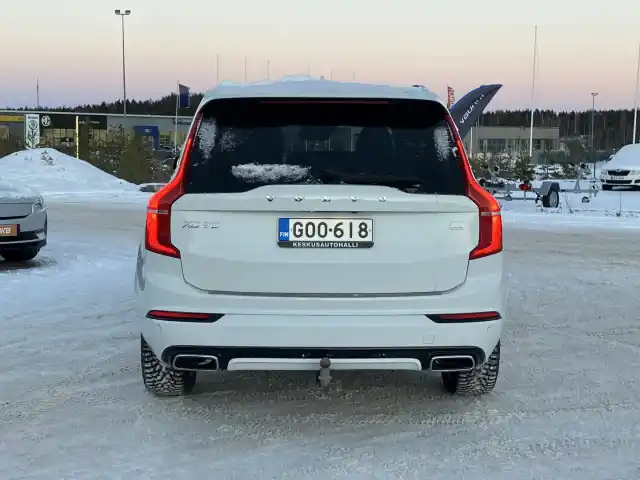 Valkoinen Maastoauto, Volvo XC90 – GOO-618