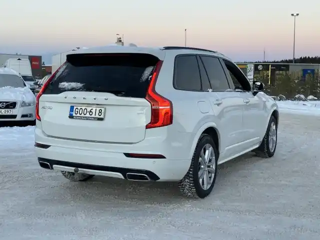 Valkoinen Maastoauto, Volvo XC90 – GOO-618