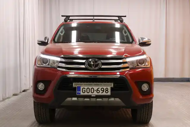 Punainen Pakettiauto, Toyota Hilux – GOO-698