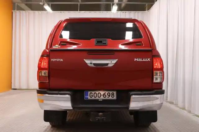 Punainen Pakettiauto, Toyota Hilux – GOO-698