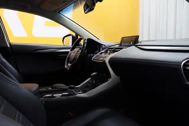 Musta Maastoauto, Lexus NX – GOO-753