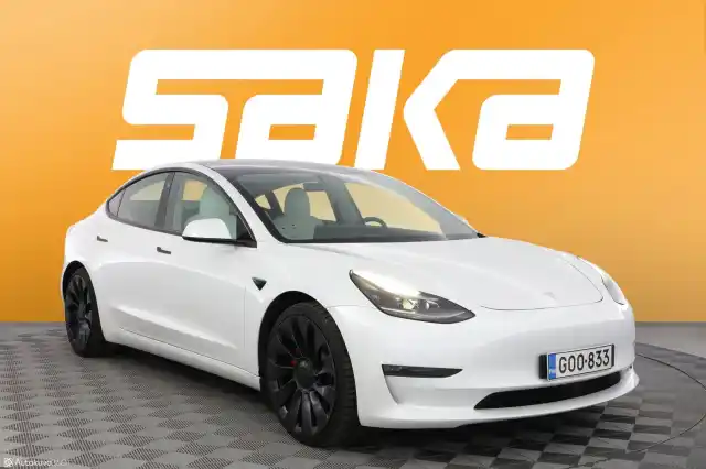Valkoinen Sedan, Tesla Model 3 – GOO-833