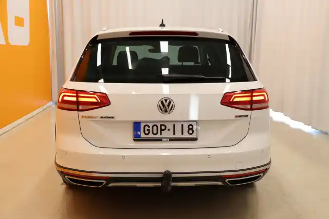 Valkoinen Farmari, Volkswagen Passat – GOP-118