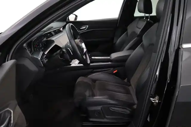 Musta Maastoauto, Audi e-tron – GOP-602