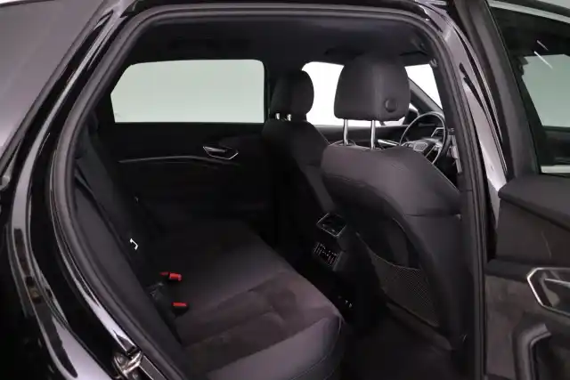 Musta Maastoauto, Audi e-tron – GOP-602