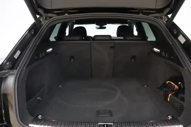 Musta Maastoauto, Audi e-tron – GOP-602