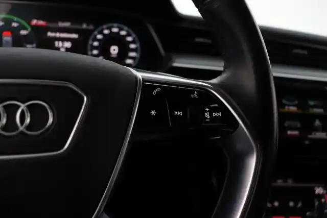 Musta Maastoauto, Audi e-tron – GOP-602