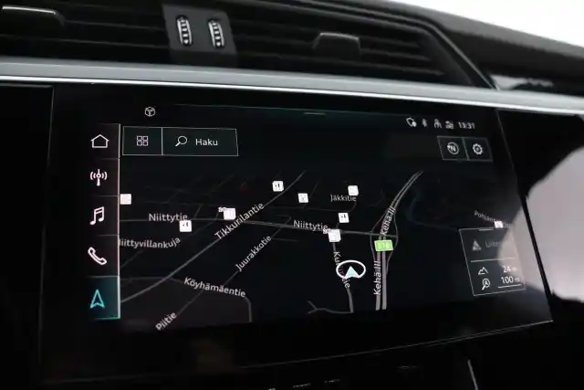 Musta Maastoauto, Audi e-tron – GOP-602