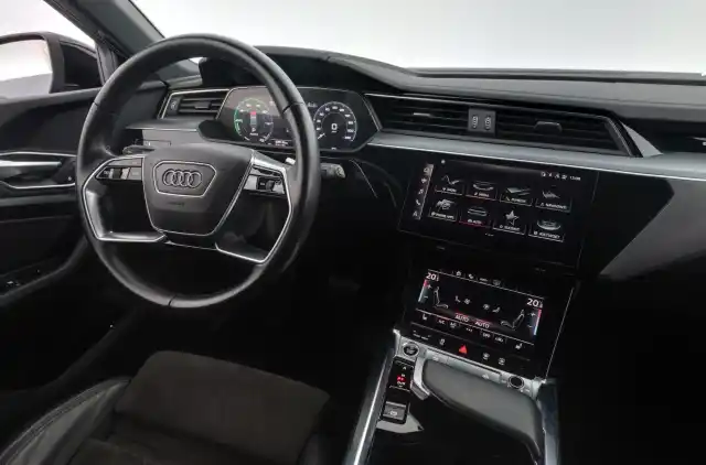 Musta Maastoauto, Audi e-tron – GOP-602