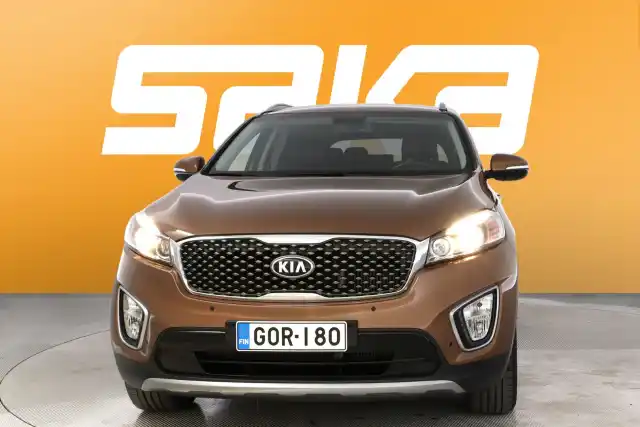 Ruskea Maastoauto, Kia Sorento – GOR-180