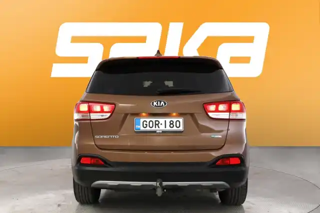 Ruskea Maastoauto, Kia Sorento – GOR-180