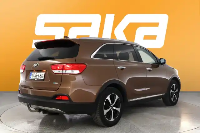 Ruskea Maastoauto, Kia Sorento – GOR-180