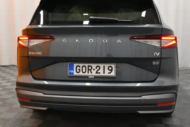 Harmaa Maastoauto, Skoda Enyaq – GOR-219