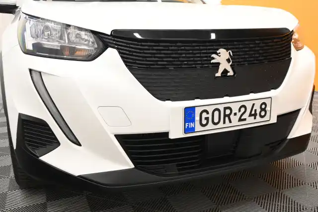 Valkoinen Maastoauto, Peugeot 2008 – GOR-248