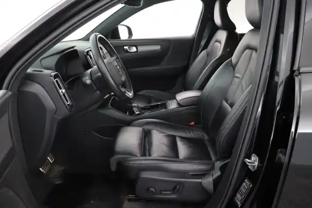 Musta Maastoauto, Volvo XC40 – GOR-541