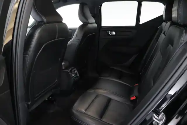 Musta Maastoauto, Volvo XC40 – GOR-541
