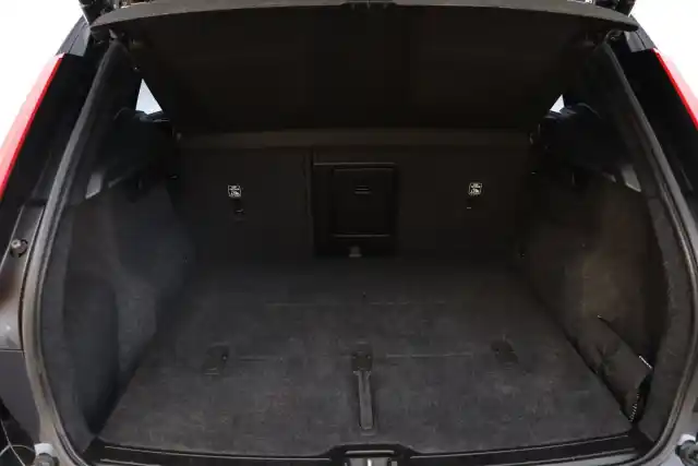 Musta Maastoauto, Volvo XC40 – GOR-541