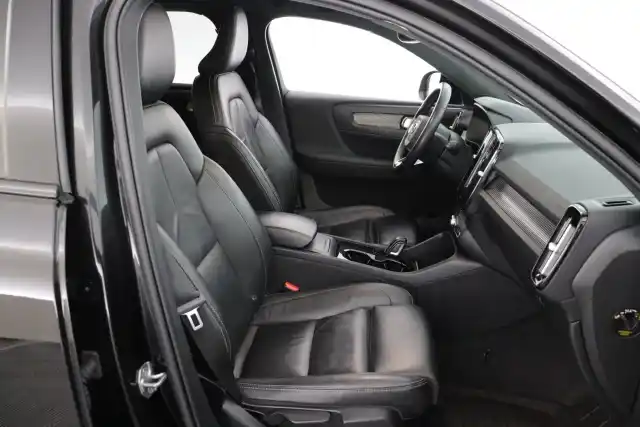 Musta Maastoauto, Volvo XC40 – GOR-541